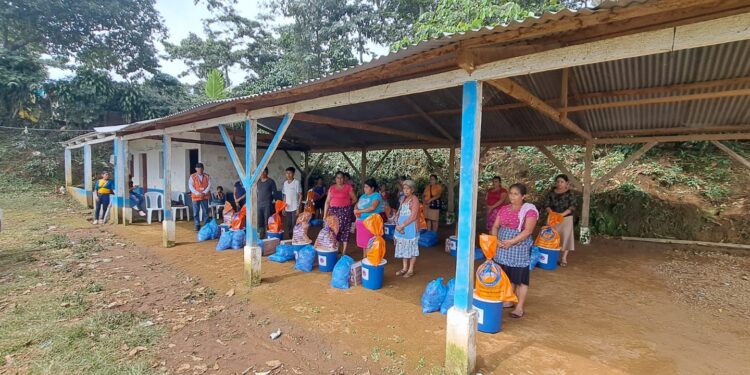 Asisten a familias de Ayutla, San Marcos, afectadas por inundaciones a consecuencia de lluvias