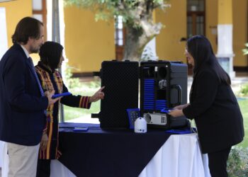 Entrega de kits tecnológicos al Ministerio de Educación. /Foto: Gilber García
