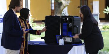 Entrega de kits tecnológicos al Ministerio de Educación. /Foto: Gilber García