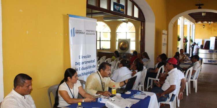 Jóvenes de Suchitepéquez participan en Expo Becas Tour 2023