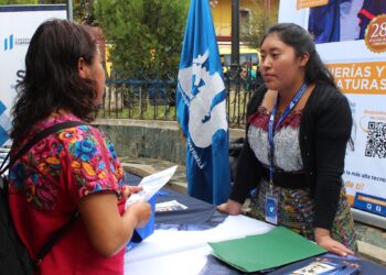 Por segundo día, jóvenes quichelenses participan en Expo Becas Tour 2023