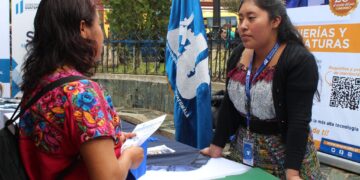 Por segundo día, jóvenes quichelenses participan en Expo Becas Tour 2023