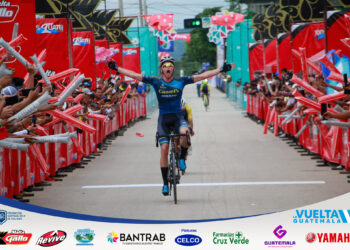 ¡Histórica victoria, el irlandés Cormac McGeough es el ganador de la primera etapa de la Vuelta a Guatemala!