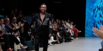 Ricardo Batz en pasarela. Colección Spring Summer 2024. // Foto: Noé Pérez.