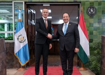 Canciller Mario Búcaro recibe a su homólogo de Hungría. / Foto: José Archila - Minex.