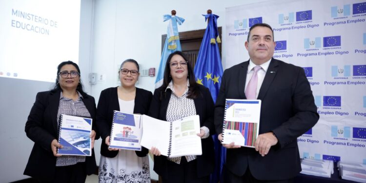 Donan libros para fortalecer la educación técnica