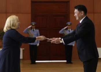 Embajadora de Guatemala presenta cartas credenciales al presidente de Mongolia