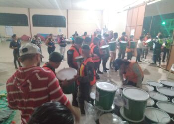 Ayuda humanitaria llega a familias afectadas por las constantes lluvias que se han presentado en el territorio guatemalteco. / Foto: Ejército de Guatemala.