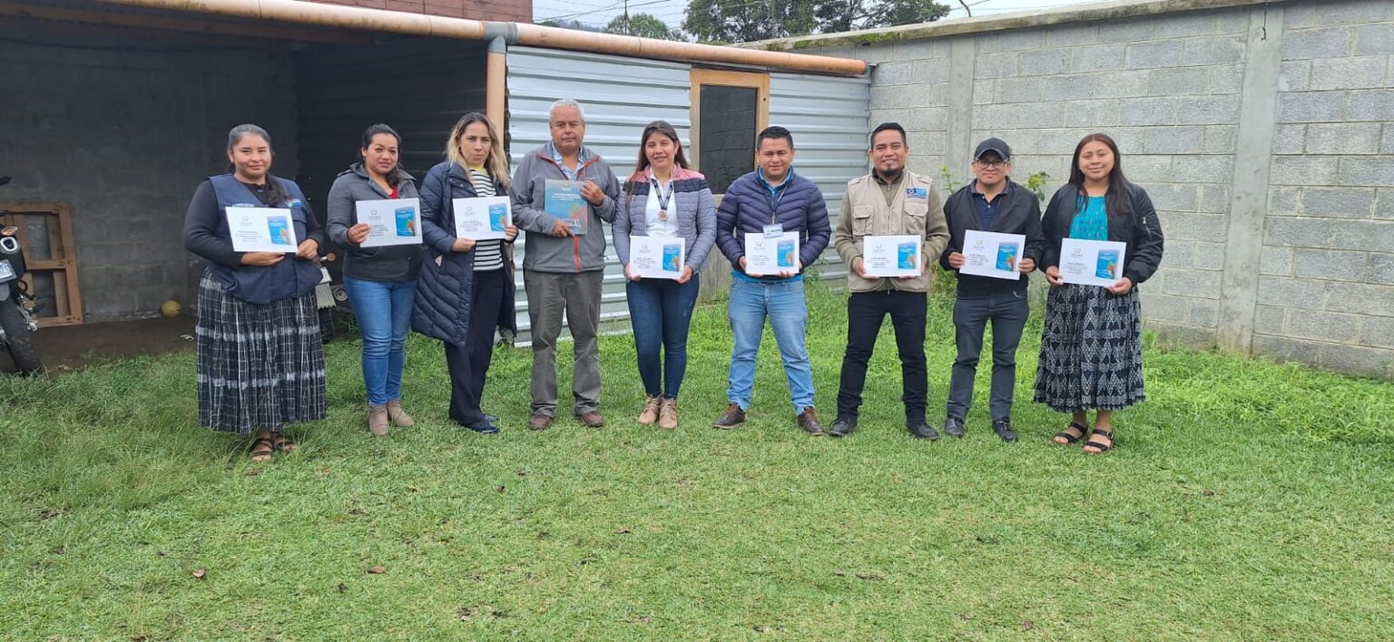 Capacitan a la población sobre medidas de seguridad alimentaria. /Foto: SESAN