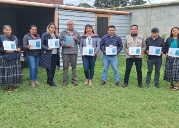 Capacitan a la población sobre medidas de seguridad alimentaria. /Foto: SESAN