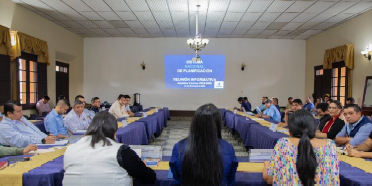 Socializan lineamientos de planificación e inversión pública en Alta Verapaz