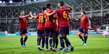 España asegura el liderato con placidez