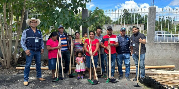 MAGA entrega árboles frutales y herramientas agrícolas en Jutiapa