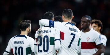 Cristiano y Cancelo desatascan una noche atípica para Portugal