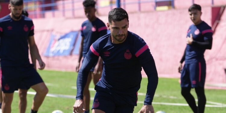 Municipal convoca a 22 jugadores para el clásico 327