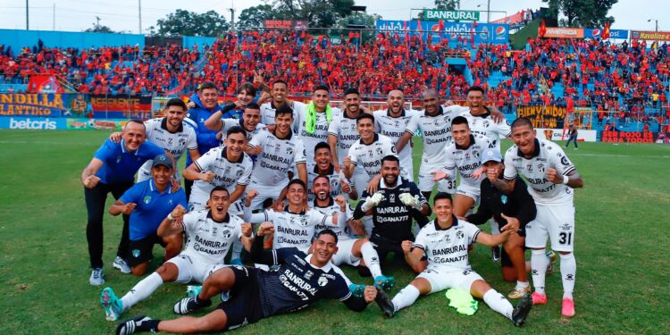 Comunicaciones conquista el infierno escarlata