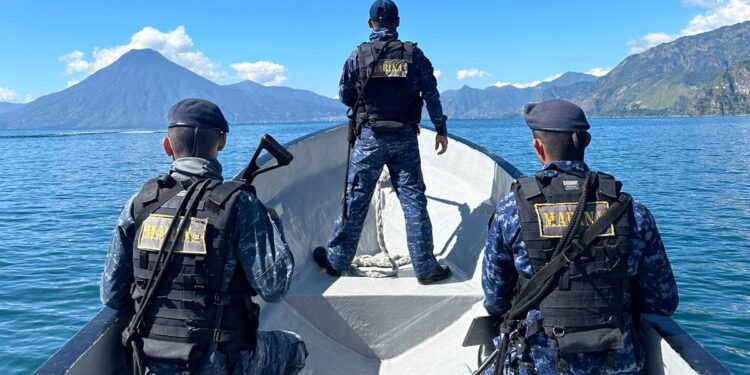 Ejército incrementa la seguridad en el lago de Atitlán