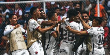 Alajuelense golea a domicilio a Real Estelí y acaricia el título
