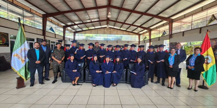 Se gradúa la X promoción del Programa Educativo Integral del Soldado en Guatemala