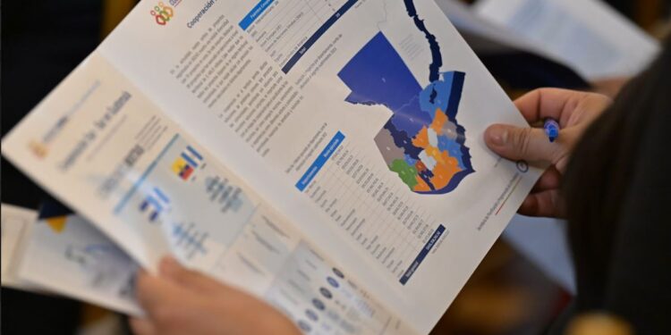 Guatemala ha ejecutado un 87 % de fondos de las fuentes de cooperación internacional. / Foto: Álvaro Interiano y Noé Pérez.