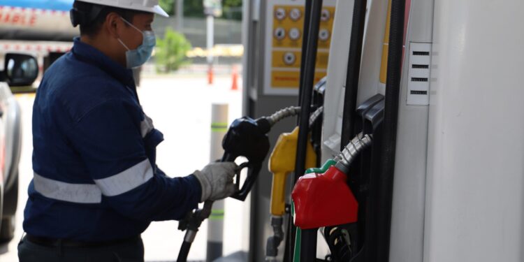Noviembre empieza con rebajas en precios de combustibles