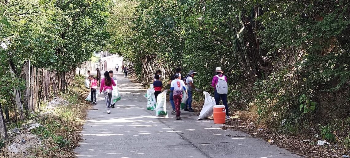 Vecinos de Zacapa se unieron a las jornadas de limpieza. /Foto: MSPAS