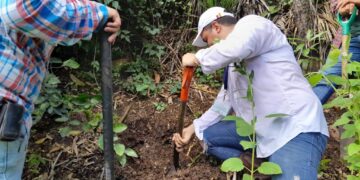 Practicaron mediciones en los suelos de la localidad. / Foto: MAGA.