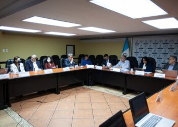 Autoridades de salud se reunieron con delegados del binomio electo. /Foto: MSPAS