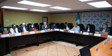 Autoridades de salud se reunieron con delegados del binomio electo. /Foto: MSPAS