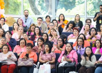 MUJERES SENACYT