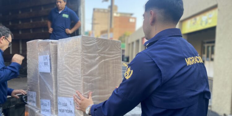 Migración ha enviado más de 105 mil cartillas a centros de impresión de España y Estados Unidos