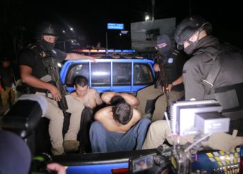 Autoridades han capturado y deportado a El Salvador a 76 presuntos mareros