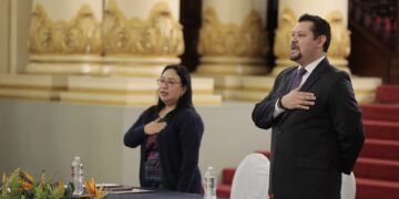 El reconocimiento entregado a los servidores públicos valoró la culminación de procesos y la perseverancia. / Foto: Noé Pérez.