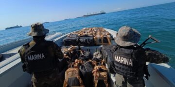 Aeronave de la Fuerza Aérea Guatemalteca intercepta embarcación en el Pacífico