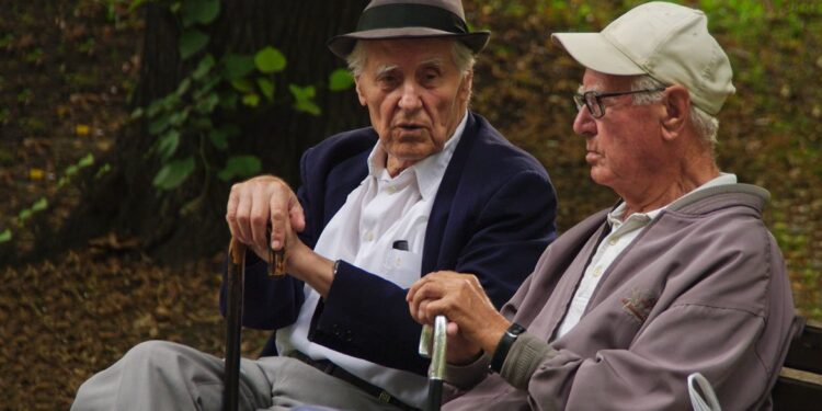 Personas mayores de 40 años necesitan la interacción "cálida", según la investigación. / Foto: ONU.