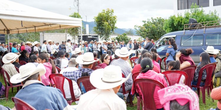 Supervisan entrega de 820 raciones de alimentos en Baja Verapaz