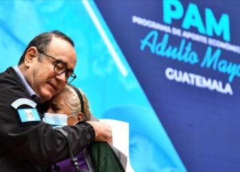 Gobierno reitera compromiso para seguir apoyando a los adultos mayores