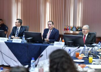 Conferencia de prensa del Banco de Guatemala. /Foto: Carlos Jacinto.