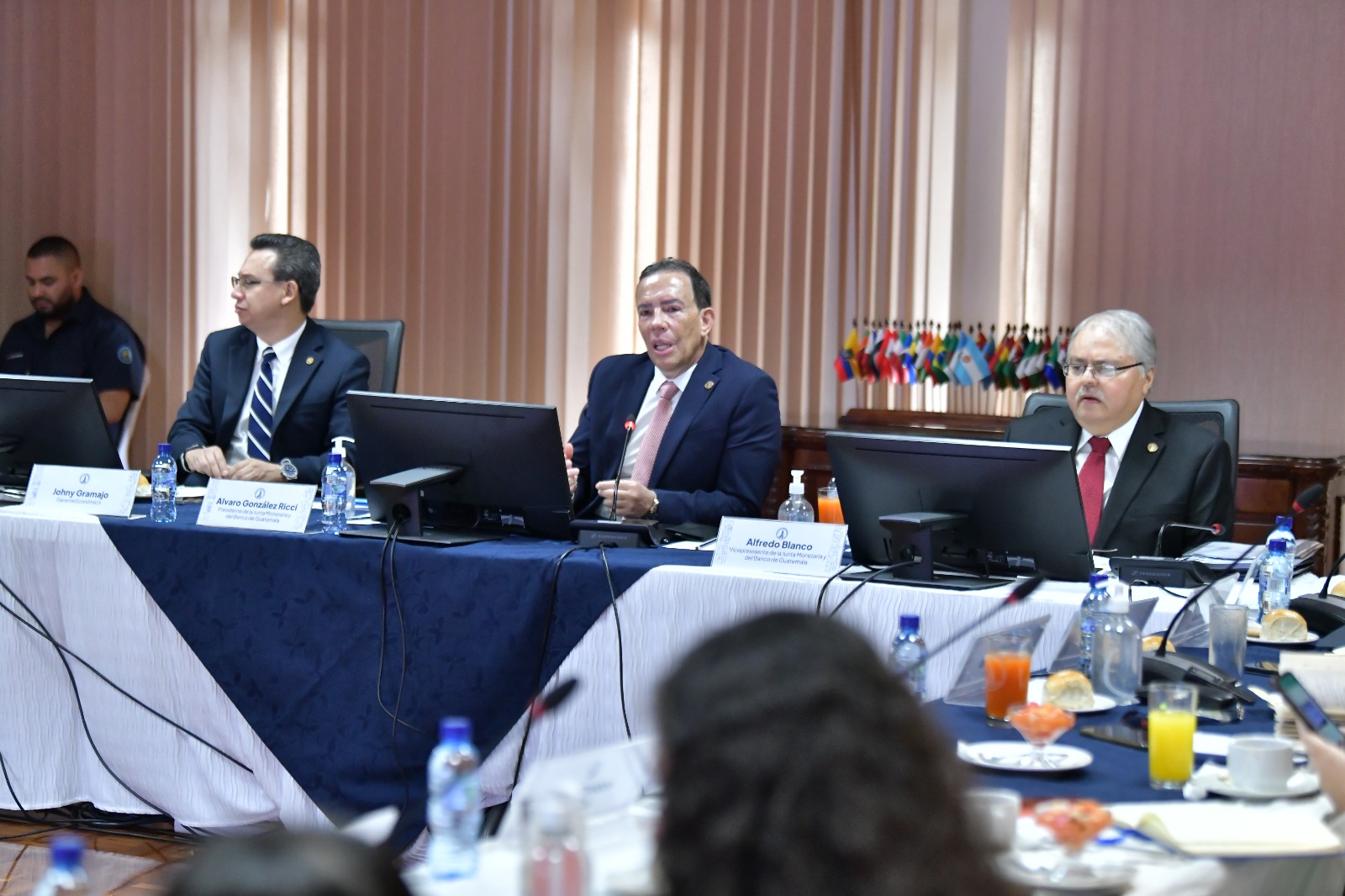 Banco de Guatemala compartió los avances presentados al binomio electo