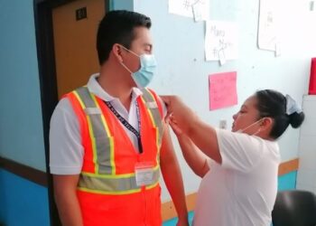 Desarrollan jornada contra la influenza en favor de trabajadores del Hospital de San Benito, Petén