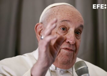 El papa pide a los jóvenes que difundan buenas noticias en las redes sociales