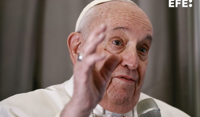 El papa pide a los jóvenes que difundan buenas noticias en las redes sociales
