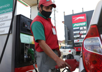 Impulsan medidas para favorecer a los consumidores de combustibles. / Foto: DCA.