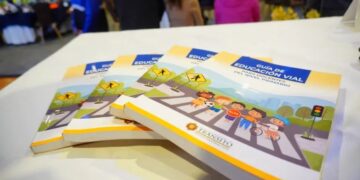 Entregan 2 mil Guías de Educación Vial en Jalapa