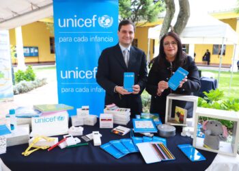 Entregan cajas lúdicas para el mejoramiento en los Cecodii. /Foto: Mineduc