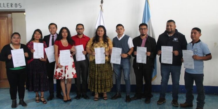 Alta Verapaz se fortalece con la incorporación de salubristas a renglón permanente