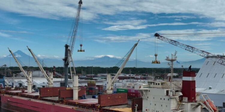 Administración actual supera los 96 mil millones de dólares en comercio marítimo