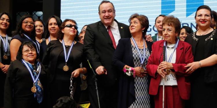 Presidente durante entrega de Orden a la Excelencia a mujeres en 2020. / Foto: DCA.