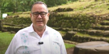 Presidente Alejandro Giammattei supervisó el trabajo en el Parque Arqueológico Tak’alik Ab’aj. /Foto: SCSPR