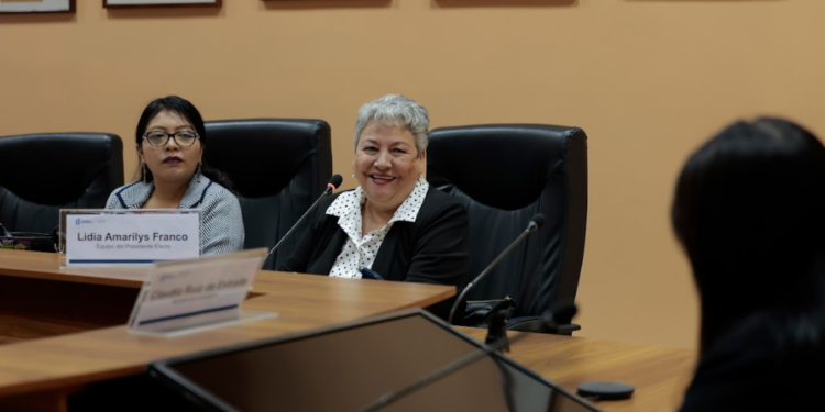 Reunión de transición en el Ministerio de Educación. / Foto: Gilber García.